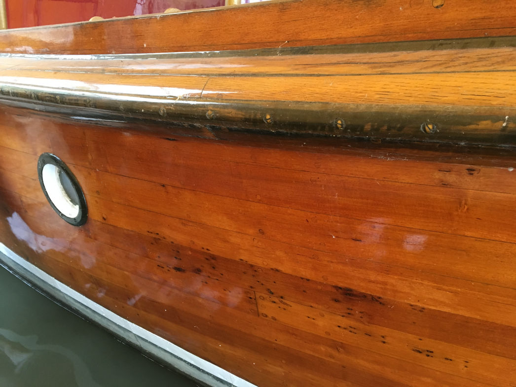 PASSAT I - Holzscheuerleiste mit Rüsteisen