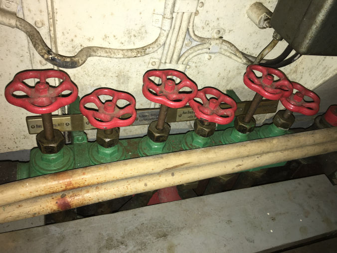 PASSAT I - Verteilerleiste Lenzpumpe mit Absperrhähnen