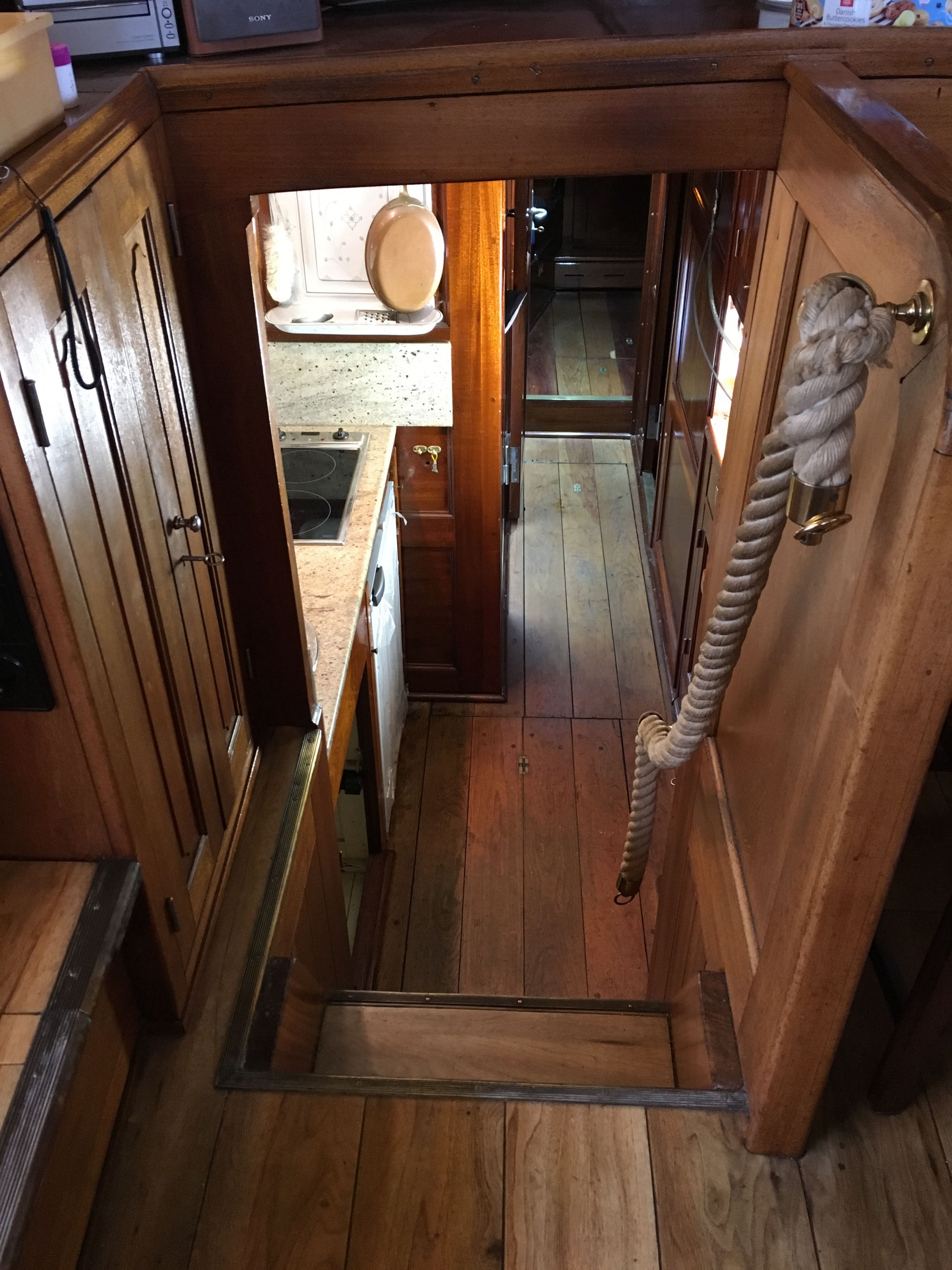 PASSAT I - Salon, Niedergang Achtern