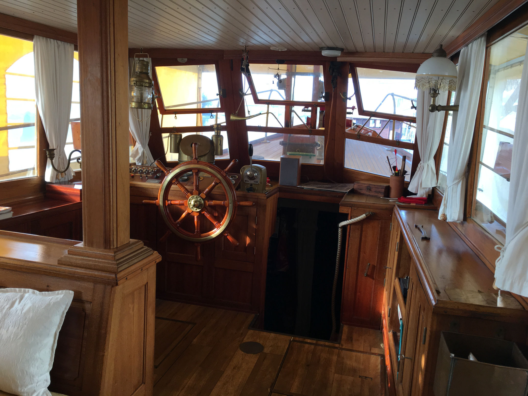 PASSAT I - Salon, Blick auf die drei zu öffnenden Fenster