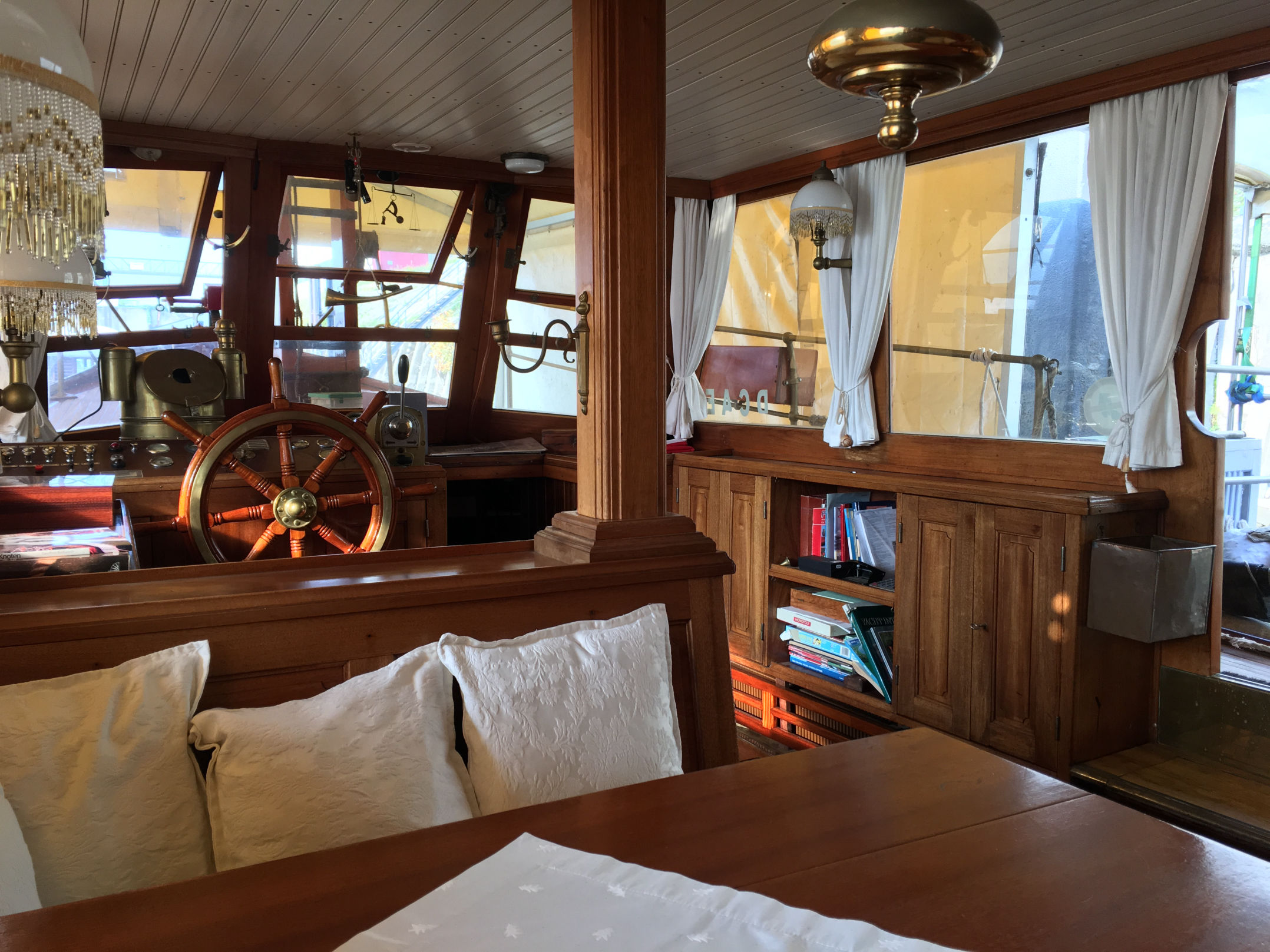 PASSAT I - Salon/Steuerhaus aus Blickrichtung Bb. achtern