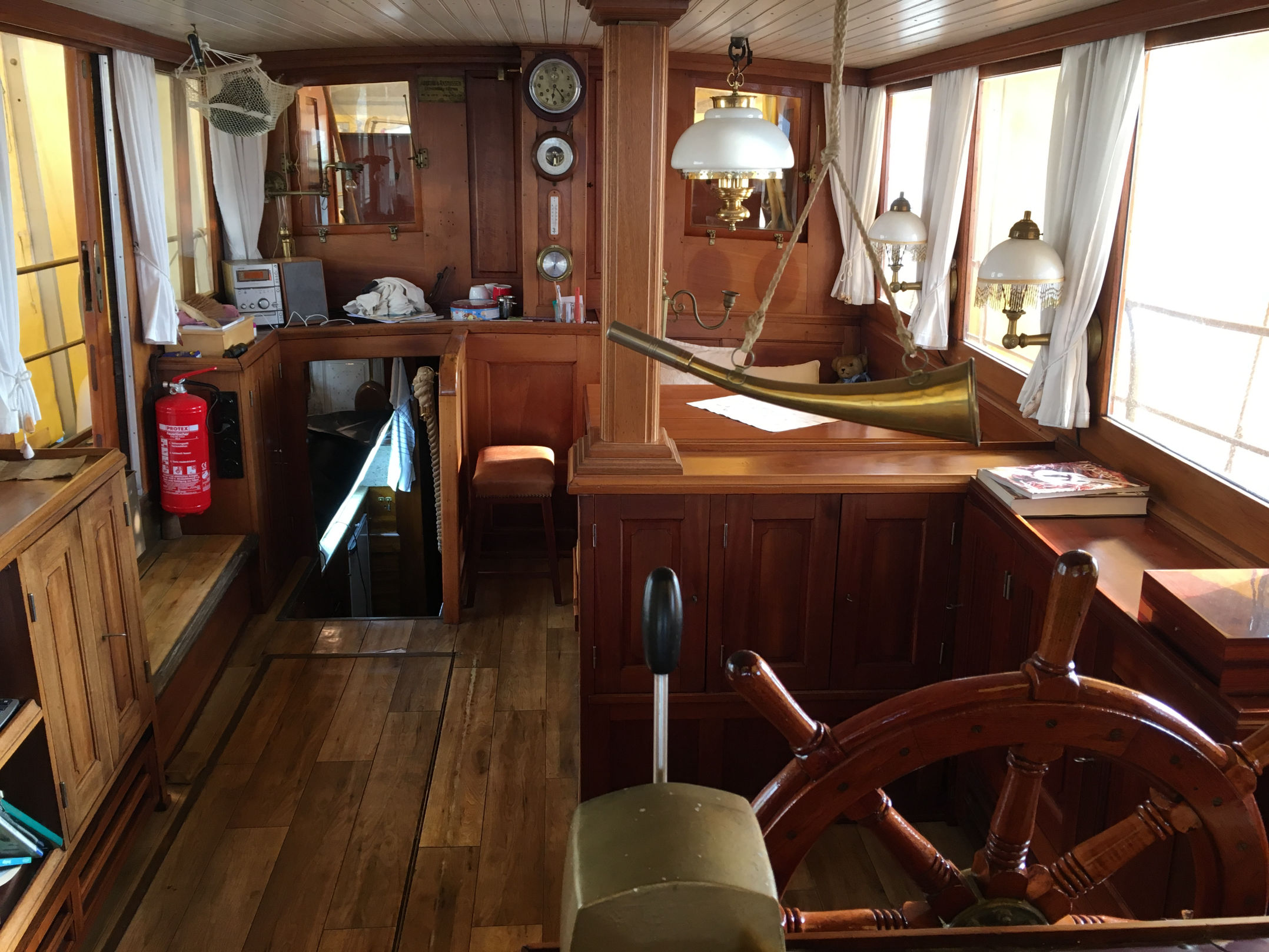 PASSAT I - Salon/Steuerhaus aus Blickrichtung Niedergang Bug Stb.