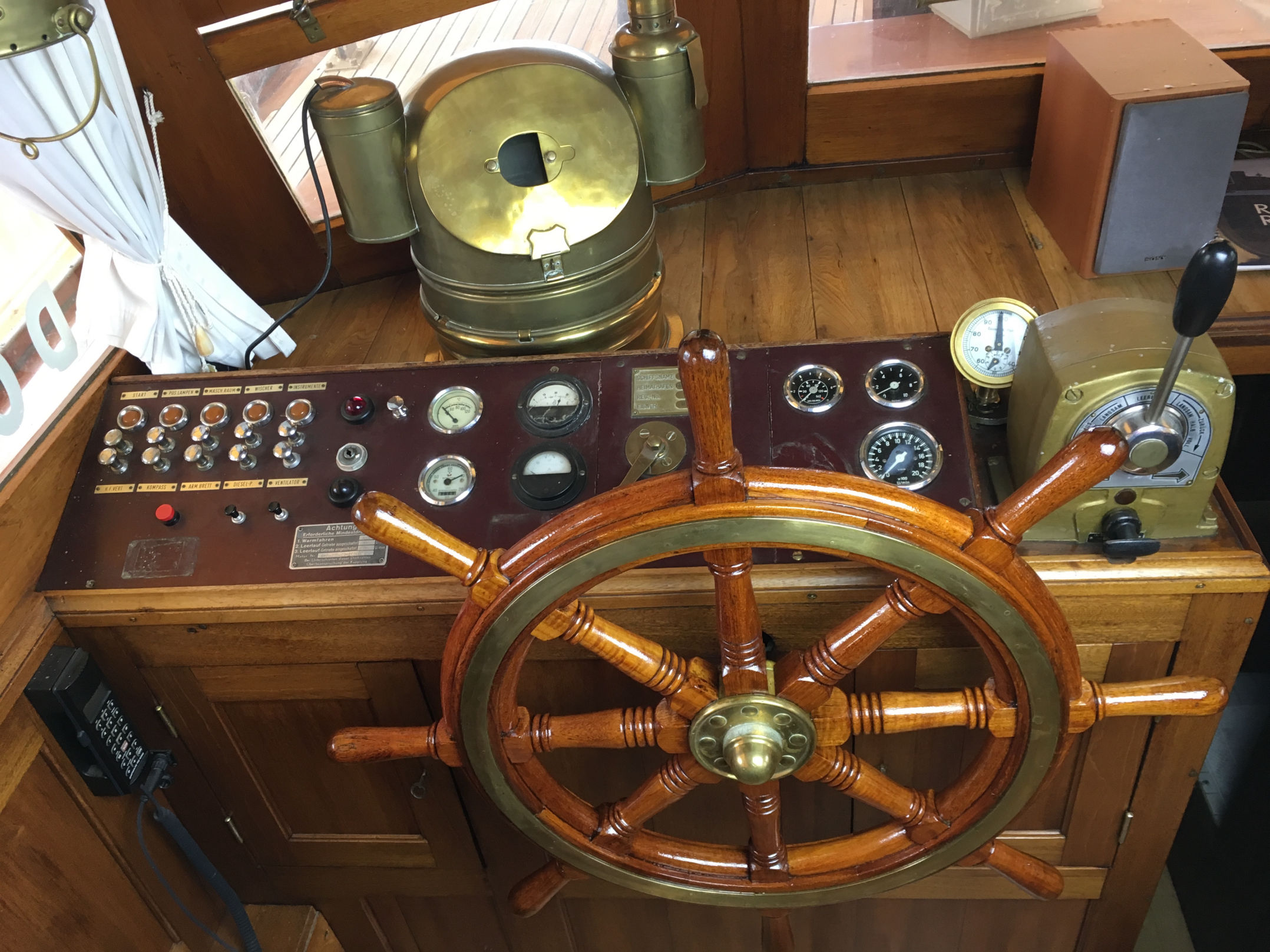 PASSAT I - Steuerrad, Motorbedienelement und Instrumente