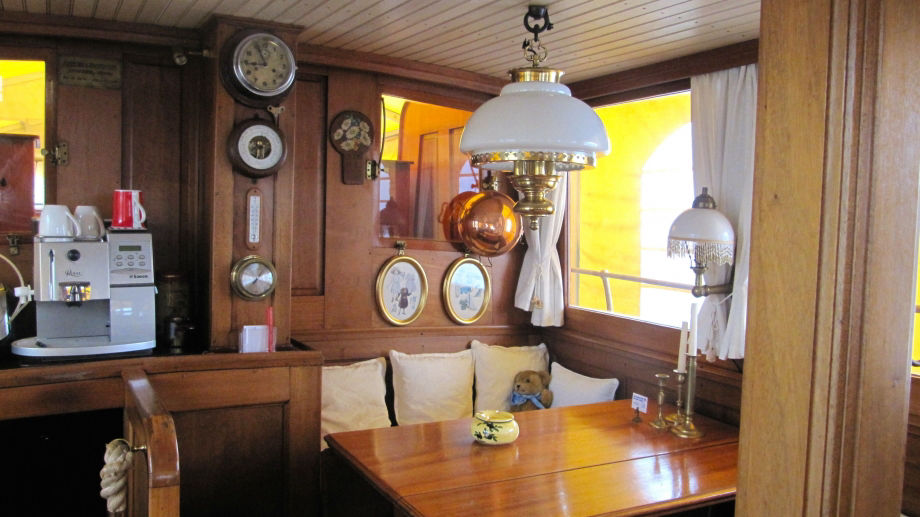 PASSAT I - Salon, Sitzeckbänke mit Tisch