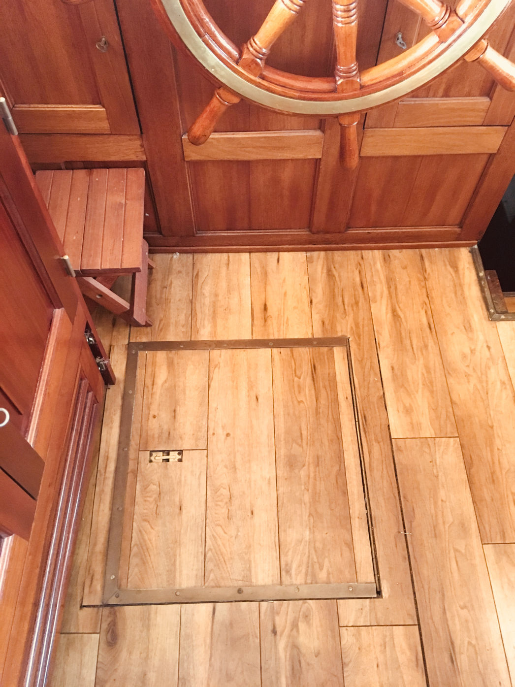 PASSAT I - Bb. Luke zum Motorraum, geschlossen