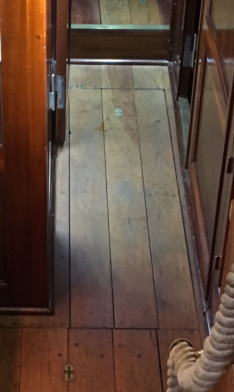 Passat I - vor dem Waschraum, Zugang zur Bilge