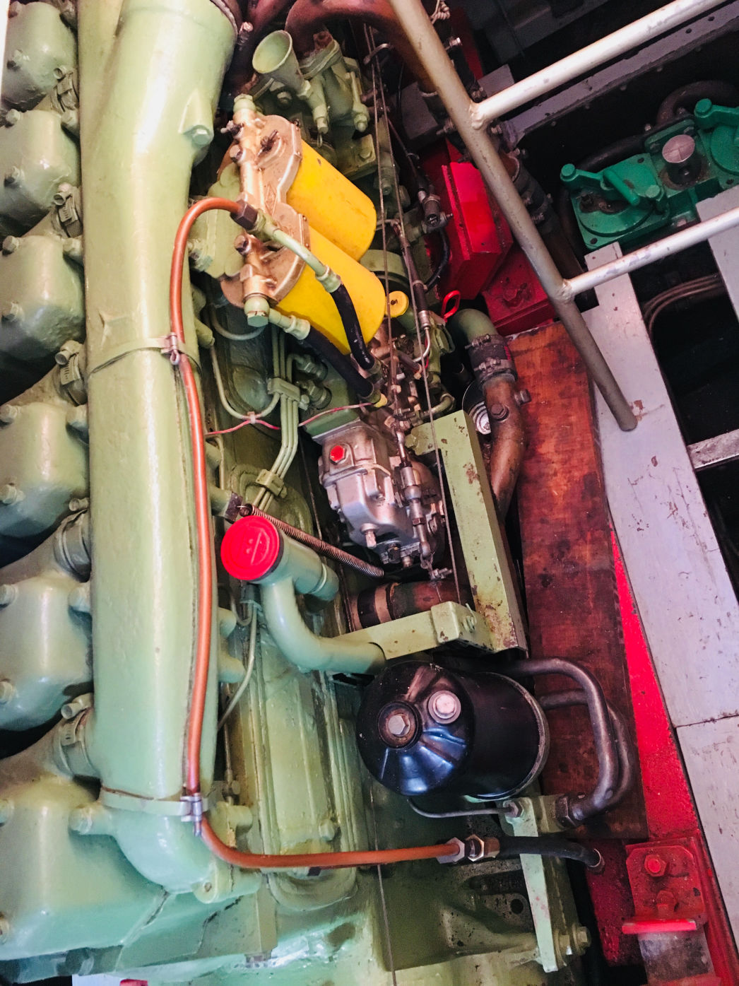 PASSAT I - Maschinenraum, Stb. Sicht von auf Motor